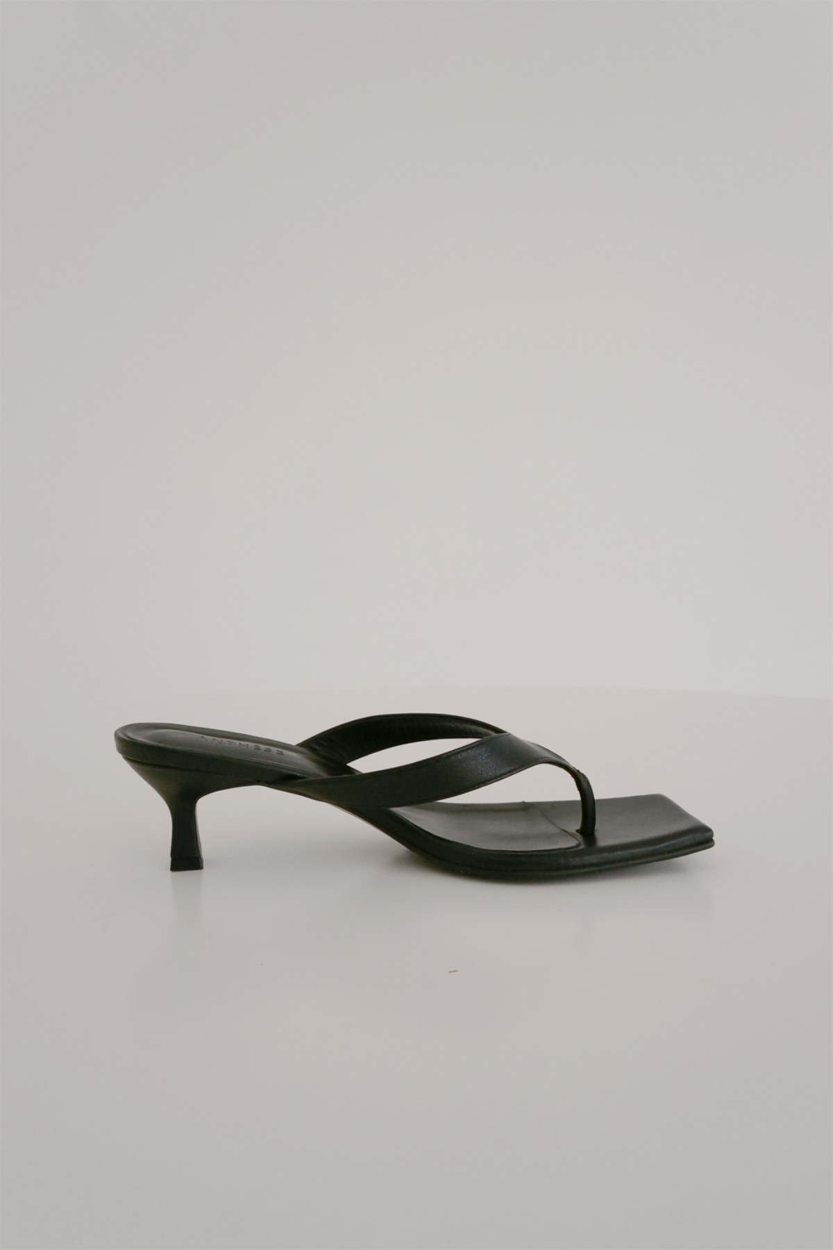 ANTHÈSE Liliane flip-flop sandal heel, black