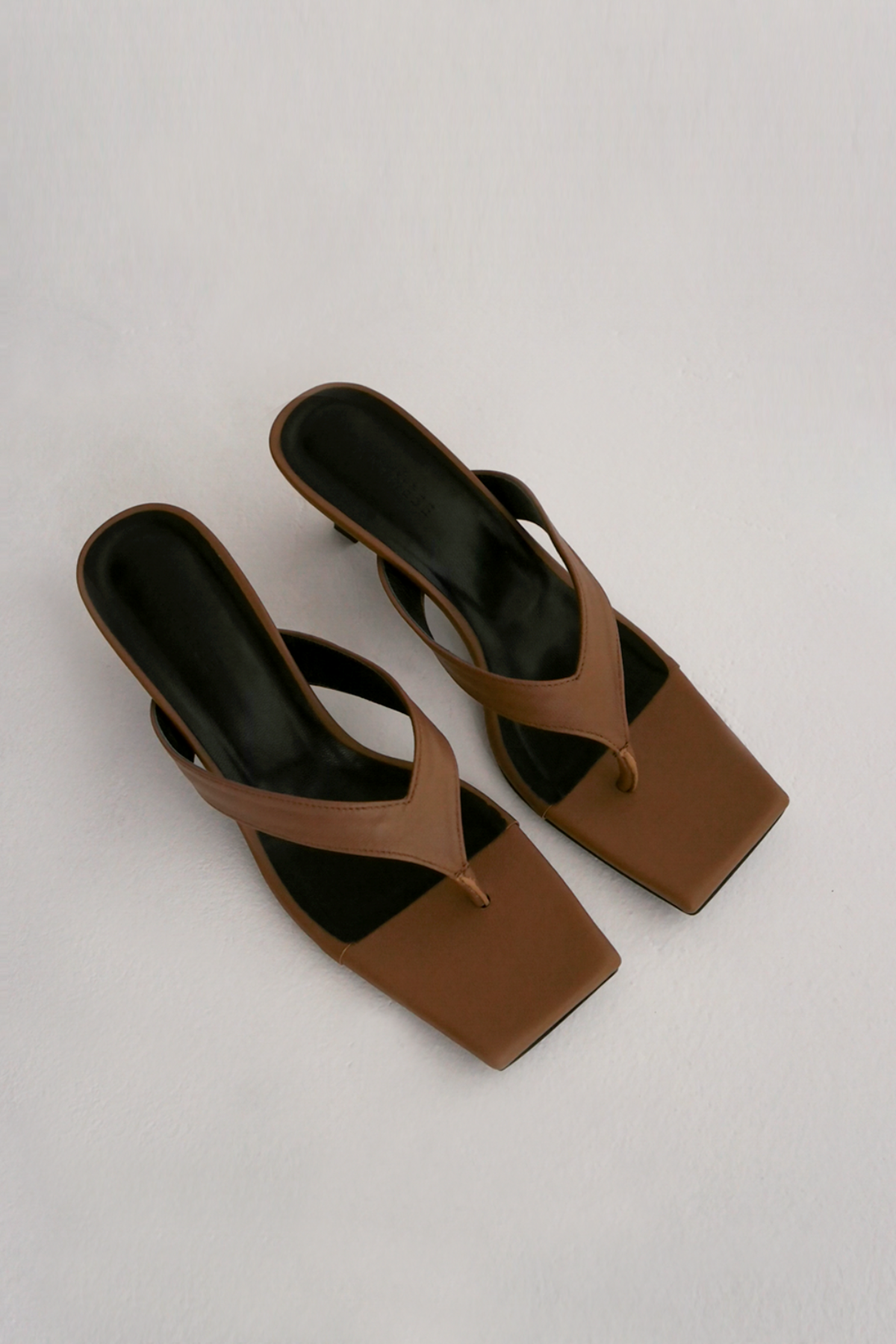 ANTHÈSE Liliane flip-flop sandal heel, camel