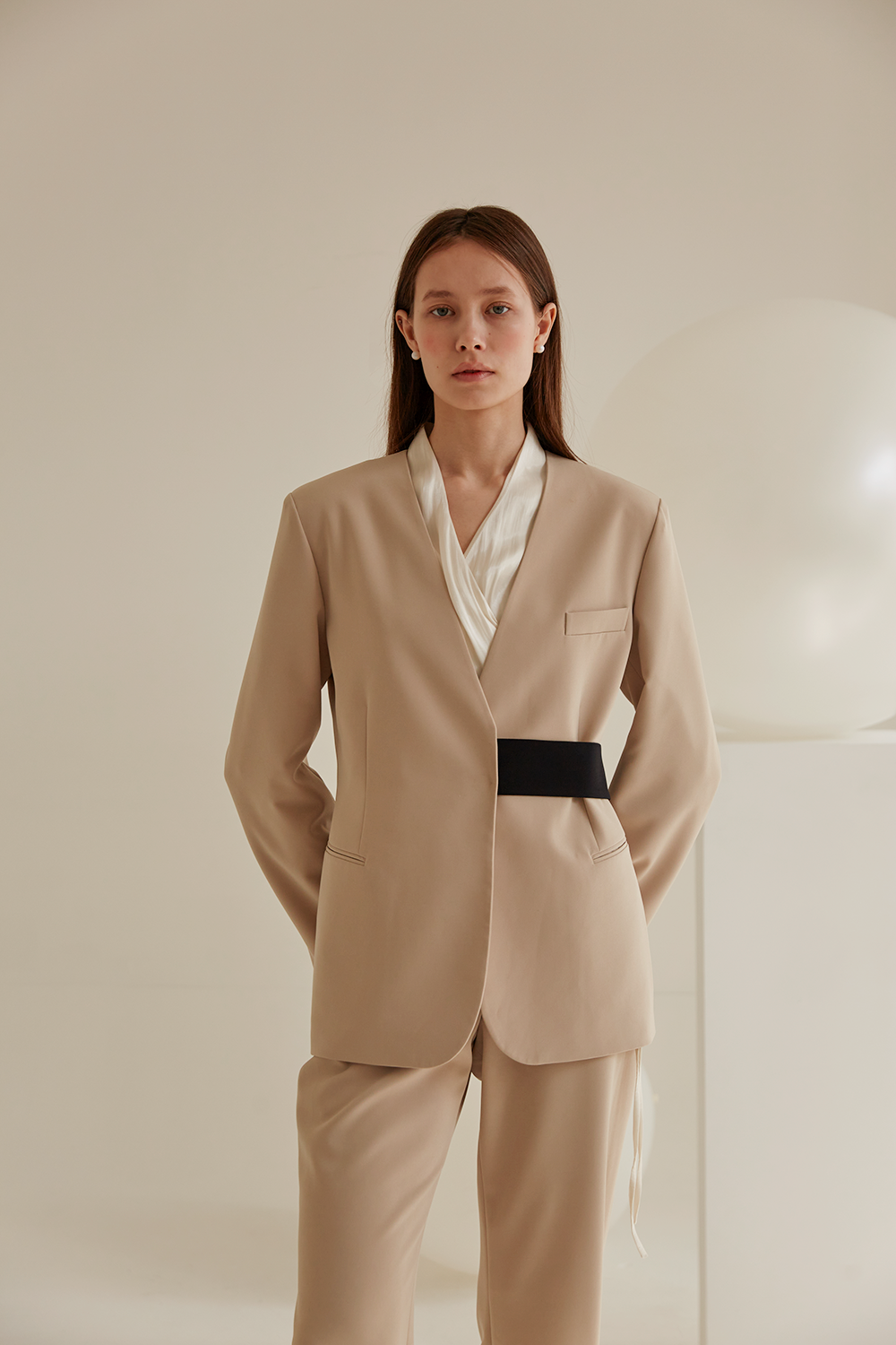 [2 re-order] ANTHÈSE Nouveau collarless jacket, beige (30%)