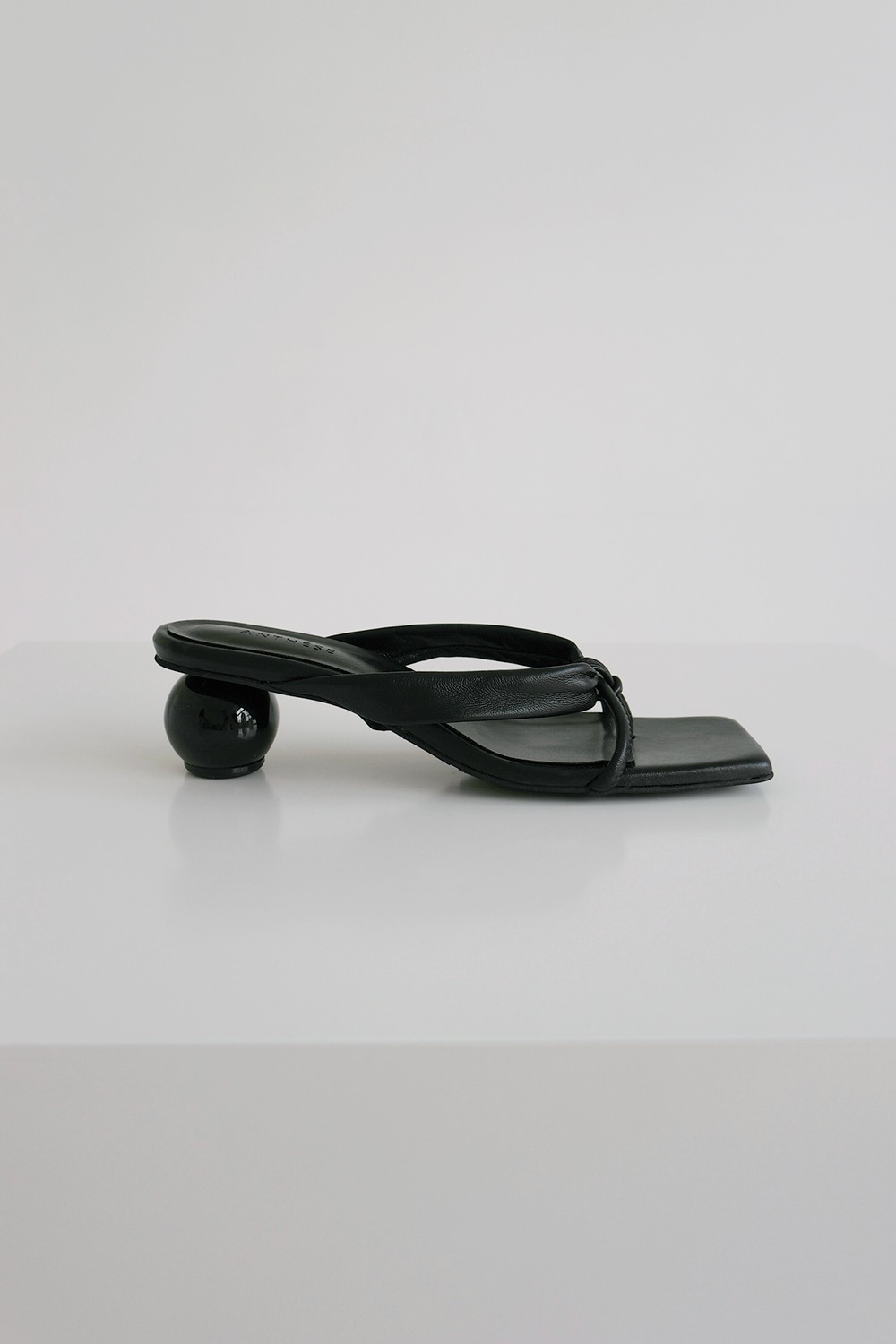 ANTHÈSE Rocher strap sandal, black (10%)