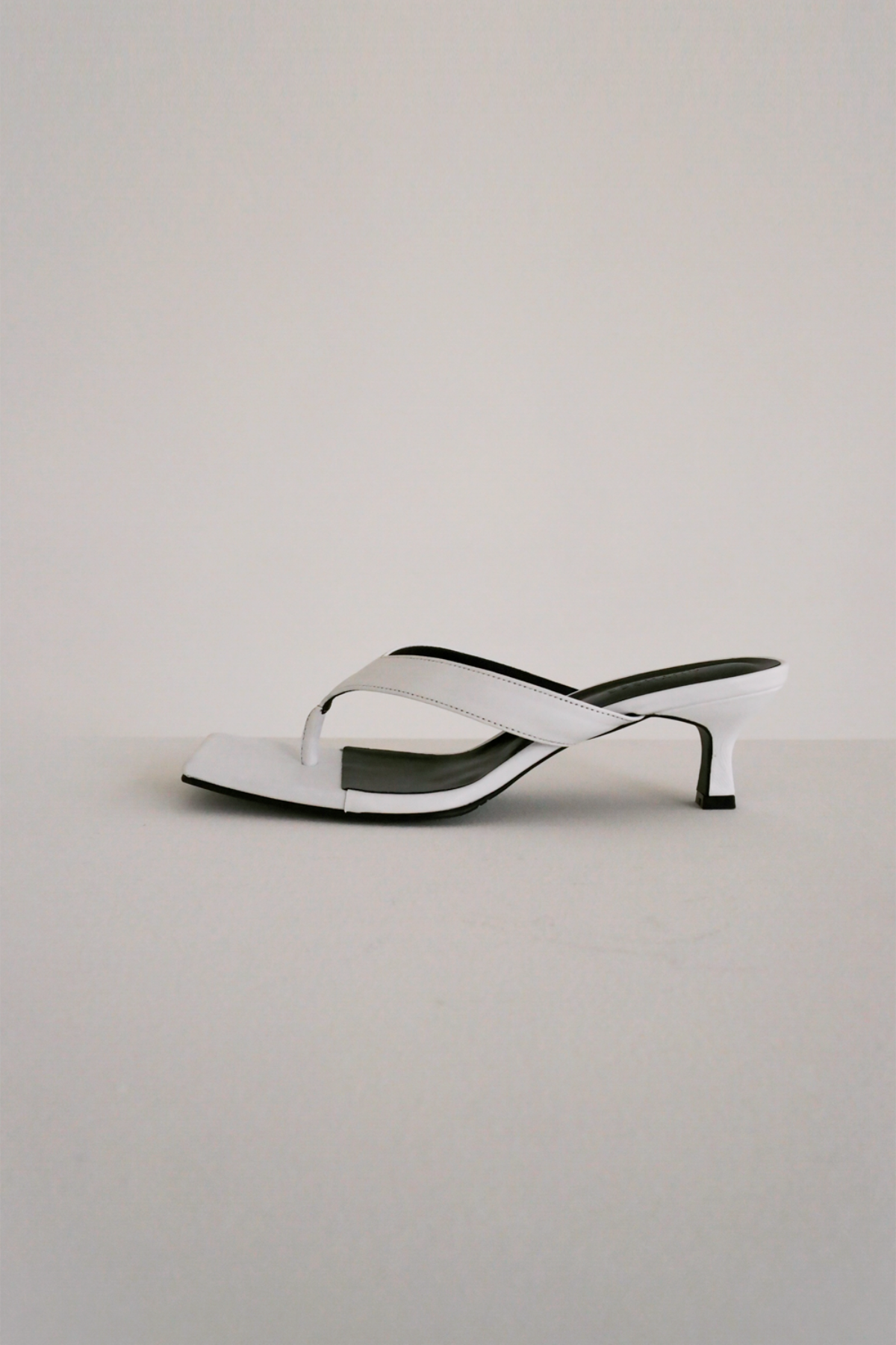 ANTHÈSE Liliane flip-flop sandal heel, white