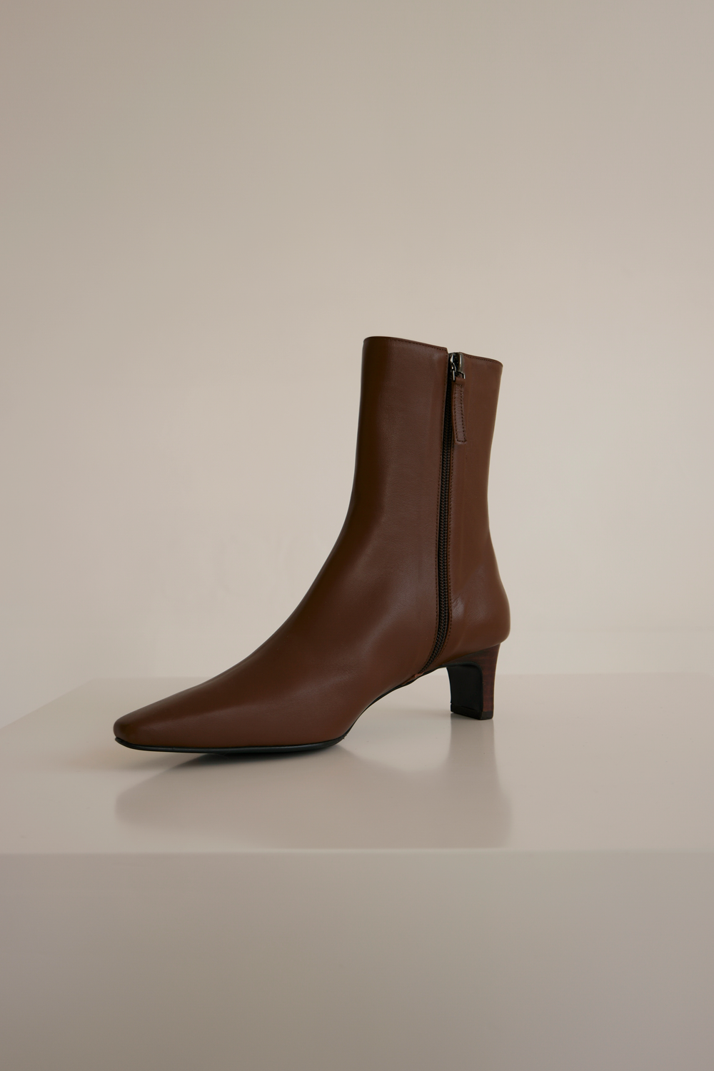 ANTHÈSE delicate ankle boots, brown