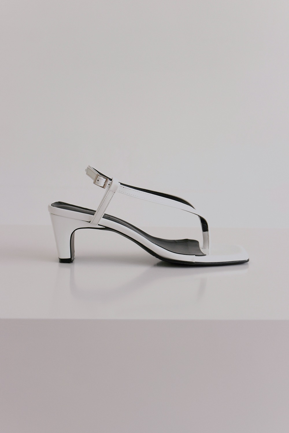 ANTHÈSE Pierre flip-flop heel, white (10%)